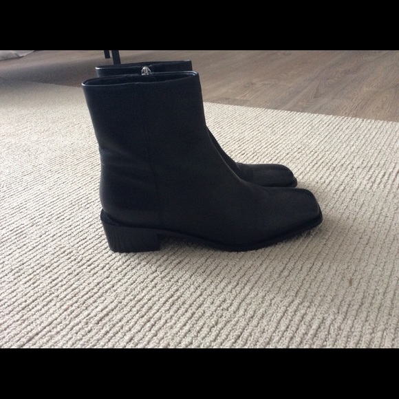 HM black boots. - Picture 2 of 9